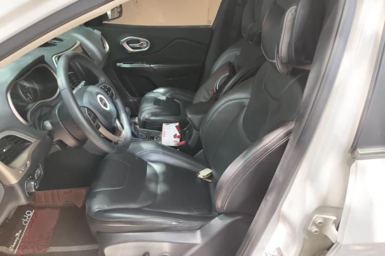 Used Jeep Cherokee 2016 2.0L Superior Edition Left Front Seat