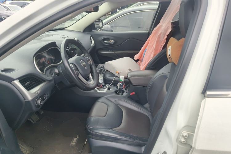 Used Jeep Cherokee 2016 2.4L All-in-One Edition Left Front Seat