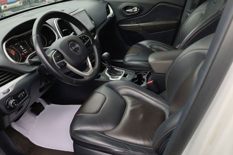 Used Jeep Cherokee 2016 2.4L Professional Edition Left Front Seat