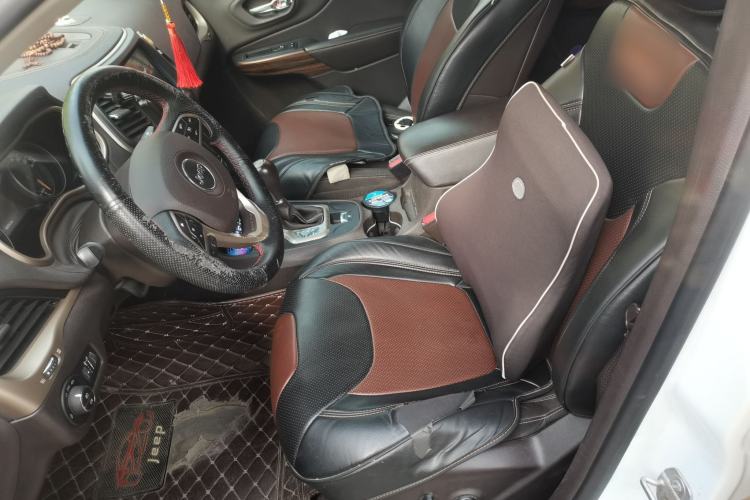 Used Jeep Cherokee 2016 2.0L Superior Edition Left Front Seat