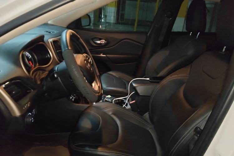 Used Jeep Cherokee 2016 2.0L Superior Edition Left Front Seat