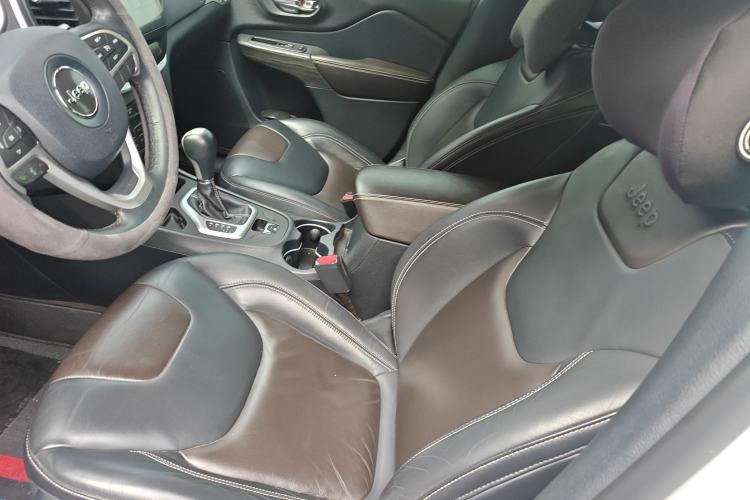 Used Jeep Cherokee 2016 2.4L Leading Edition Left Front Seat