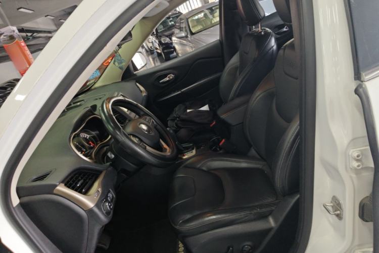 Used Jeep Cherokee 2016 2.4L Leading Edition Left Front Seat