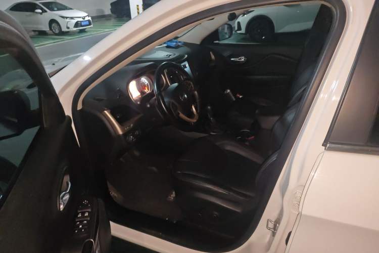 Used Jeep Cherokee 2016 2.0L Superior Edition Left Front Seat