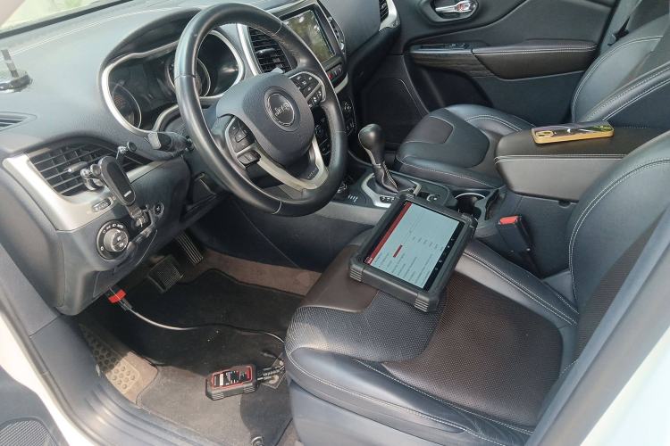 Used Jeep Cherokee 2016 2.4L All-in-One Edition Left Front Seat