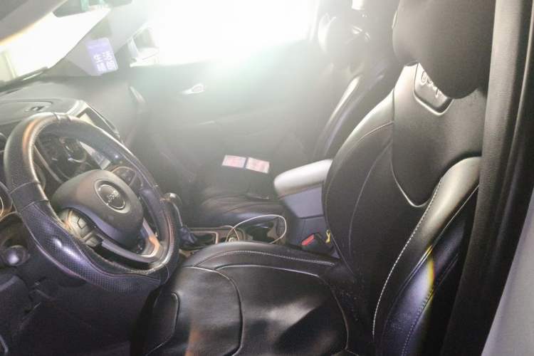 Used Jeep Cherokee 2016 2.4L Leading Smart Version Left Front Seat