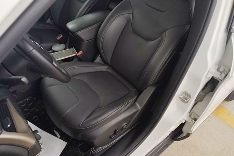 Used Jeep Cherokee 2016 2.4L Professional Smart Version Left Front Seat