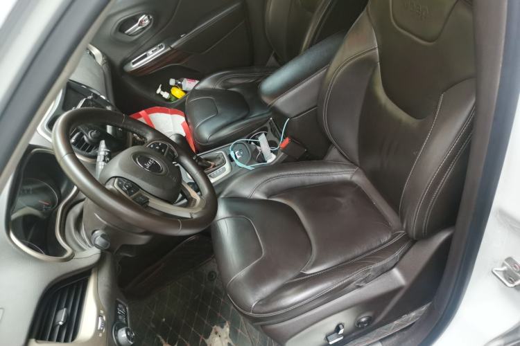 Used Jeep Cherokee 2016 2.0L Superior Edition Left Front Seat