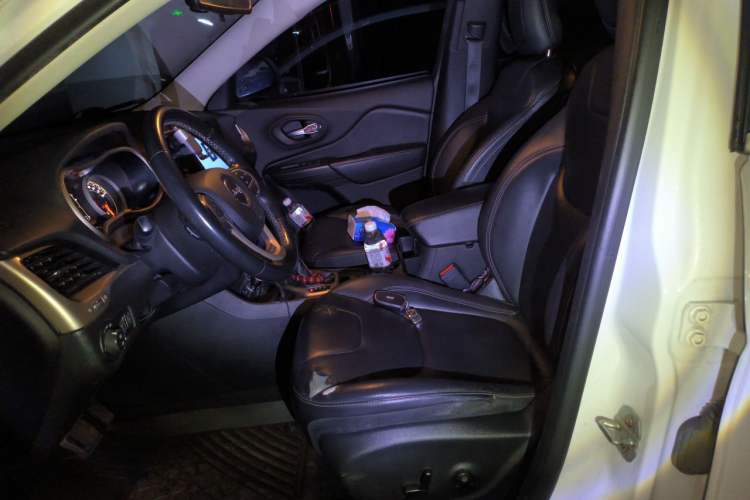 Used Jeep Cherokee 2016 2.4L Leading Edition Left Front Seat