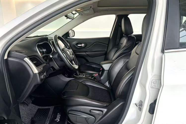 Used Jeep Cherokee 2016 2.0L Leading Edition Left Front Seat