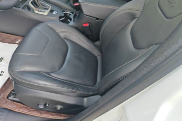 Used Jeep Cherokee 2016 2.4L Leading Smart Version Left Front Seat