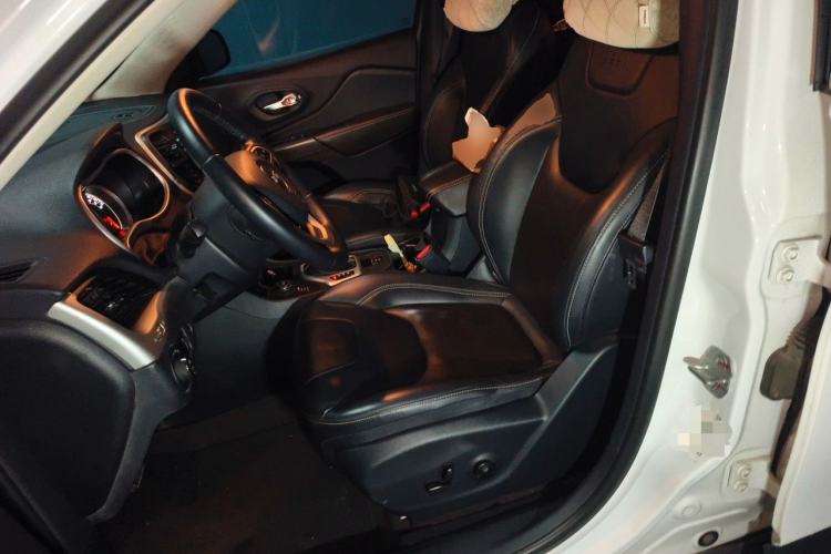 Used Jeep Cherokee 2016 2.4L Superior Edition Left Front Seat