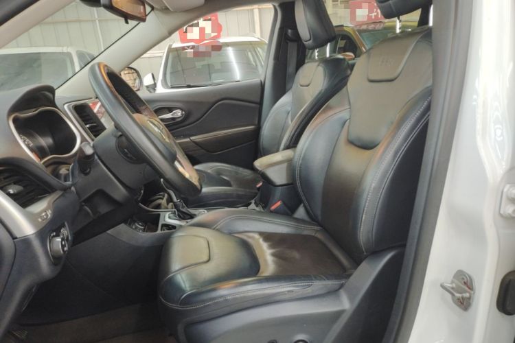 Used Jeep Cherokee 2016 2.4L Leading Edition Left Front Seat