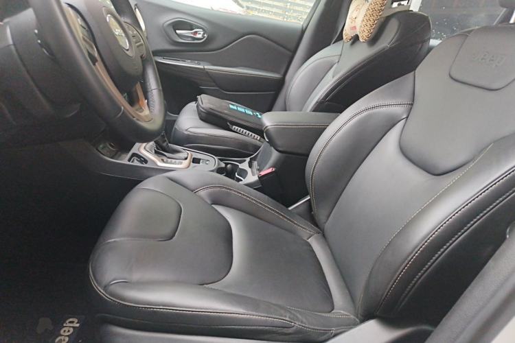 Used Jeep Cherokee 2016 2.4L Leading Edition Left Front Seat