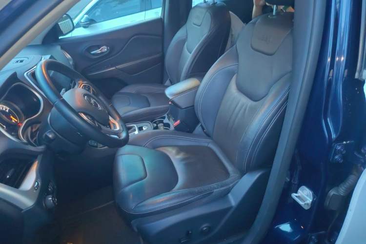 Used Jeep Cherokee 2016 2.4L Leading Edition Left Front Seat