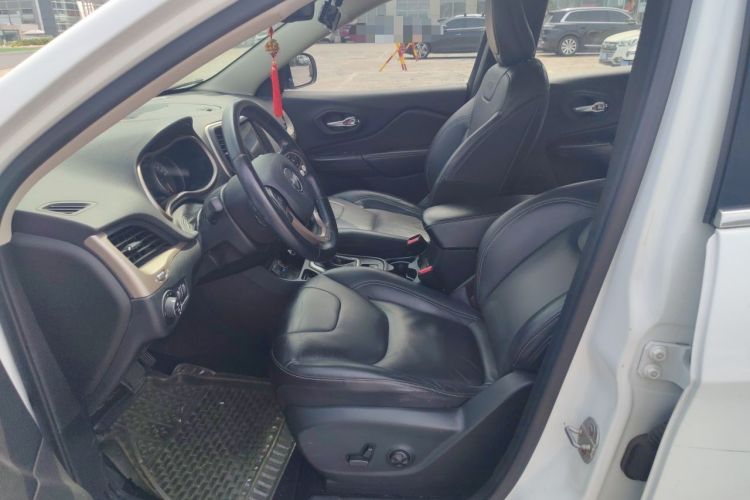 Used Jeep Cherokee 2016 2.4L Leading Smart Version Left Front Seat