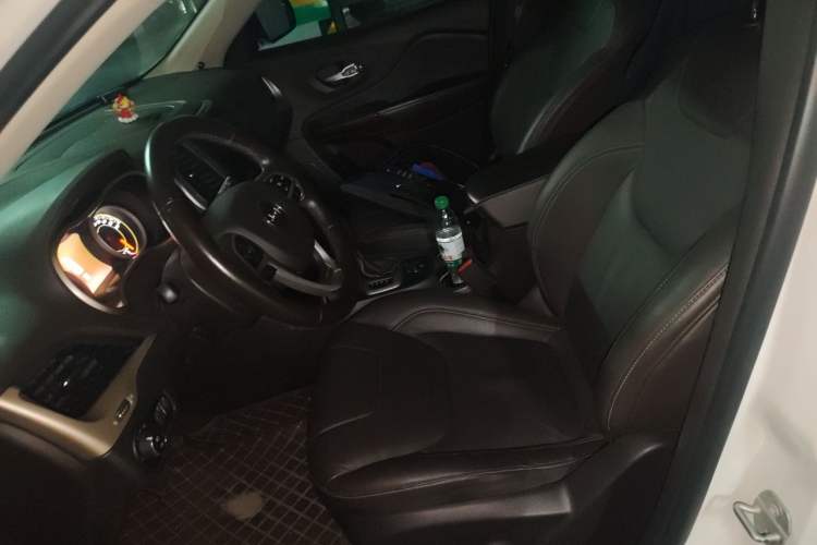 Used Jeep Cherokee 2016 2.0L Superior Edition Left Front Seat