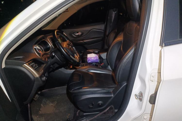 Used Jeep Cherokee 2016 2.0L Superior Edition Left Front Seat