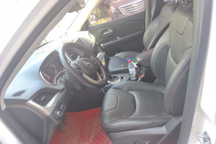 Used Jeep Cherokee 2016 2.4L Leading Edition Left Front Seat