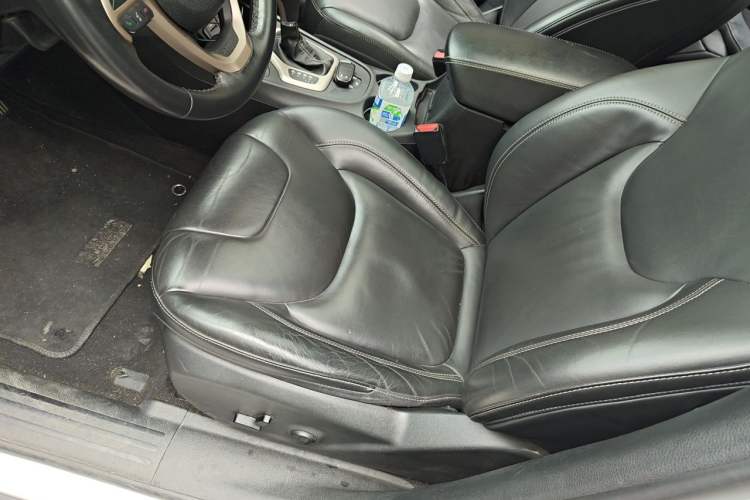 Used Jeep Cherokee 2016 2.4L Professional Edition Left Front Seat