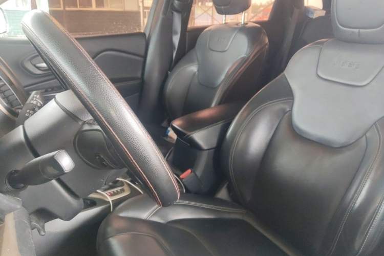 Used Jeep Cherokee 2016 2.4L Leading Edition Left Front Seat