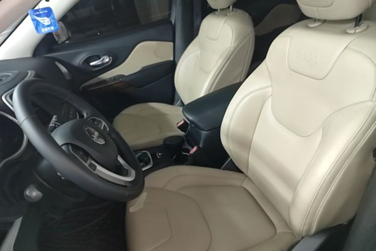 Used Jeep Cherokee 2016 2.0L Superior Edition Left Front Seat