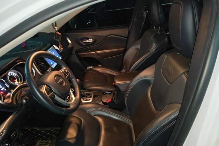 Used Jeep Cherokee 2016 2.4L Leading Edition Left Front Seat