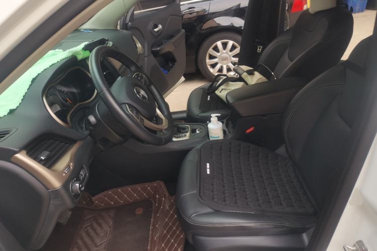 Used Jeep Cherokee 2016 2.4L Leading Edition Left Front Seat
