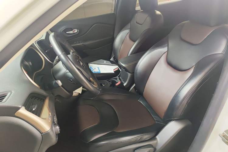 Used Jeep Cherokee 2016 2.0L Leading Edition Left Front Seat