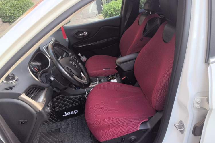 Used Jeep Cherokee 2016 2.0L Superior Edition Left Front Seat