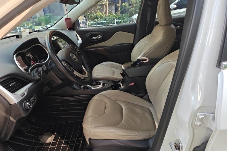 Used Jeep Cherokee 2016 2.0L Superior Edition Left Front Seat