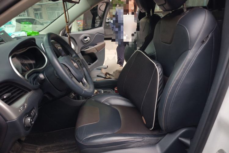 Used Jeep Cherokee 2016 2.4L Leading Edition Left Front Seat