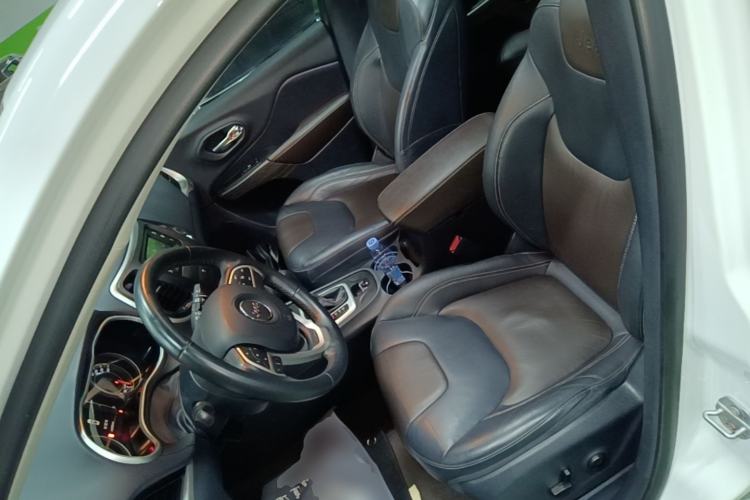 Used Jeep Cherokee 2016 2.4L Professional Edition Left Front Seat