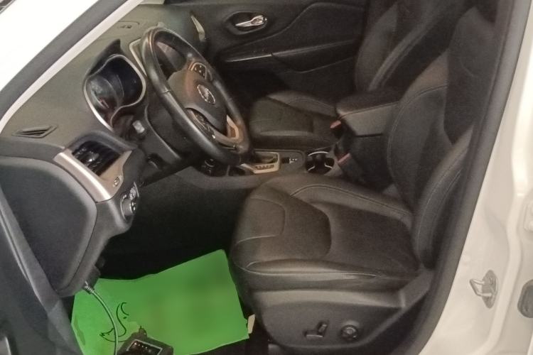 Used Jeep Cherokee 2016 2.0L Superior Edition Left Front Seat
