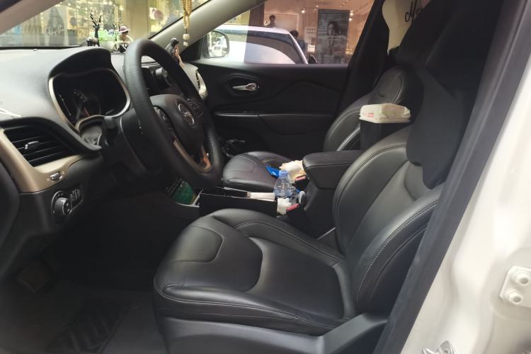 Used Jeep Cherokee 2016 2.4L Leading Smart Version Left Front Seat