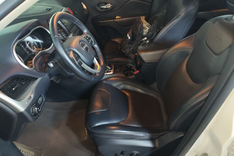 Used Jeep Cherokee 2016 2.4L Leading Edition Left Front Seat