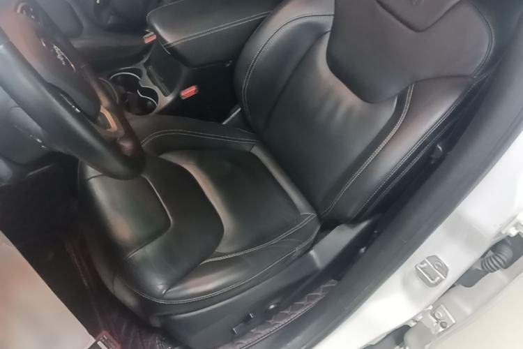 Used Jeep Cherokee 2016 2.0L Superior Edition Left Front Seat