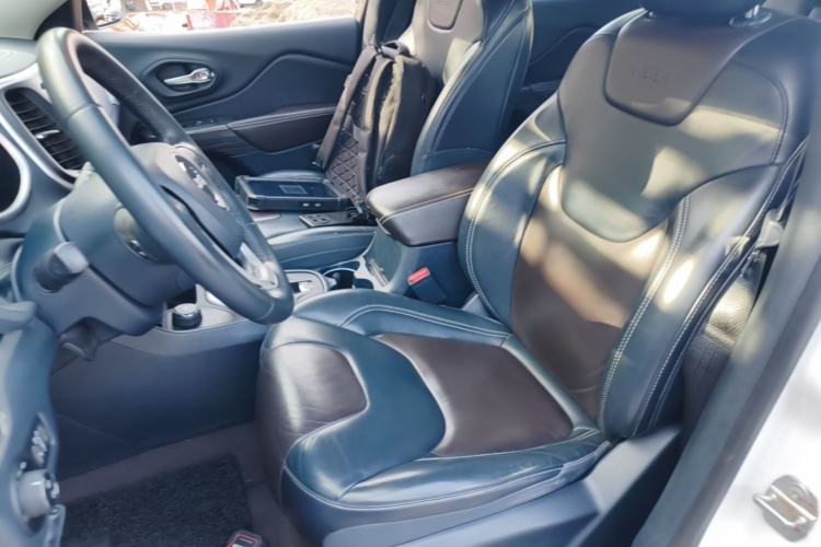 Used Jeep Cherokee 2016 2.4L Professional Smart Version Left Front Seat