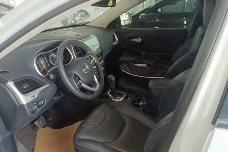 Used Jeep Cherokee 2016 2.4L Leading Edition Left Front Seat