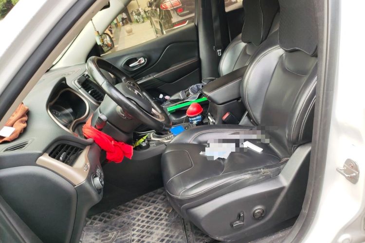 Used Jeep Cherokee 2016 2.4L 75th Anniversary Edition Left Front Seat