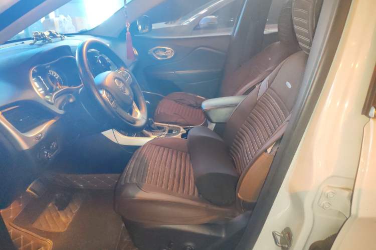 Used Jeep Cherokee 2016 2.4L Leading Smart Version Left Front Seat