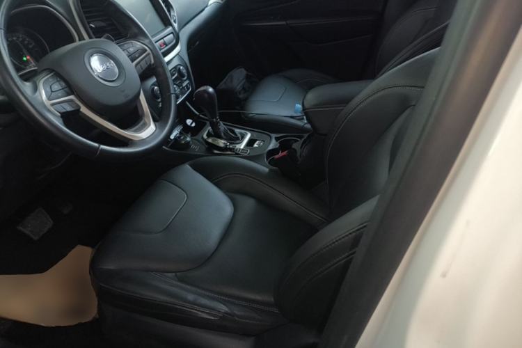 Used Jeep Cherokee 2016 2.4L 75th Anniversary Edition Left Front Seat