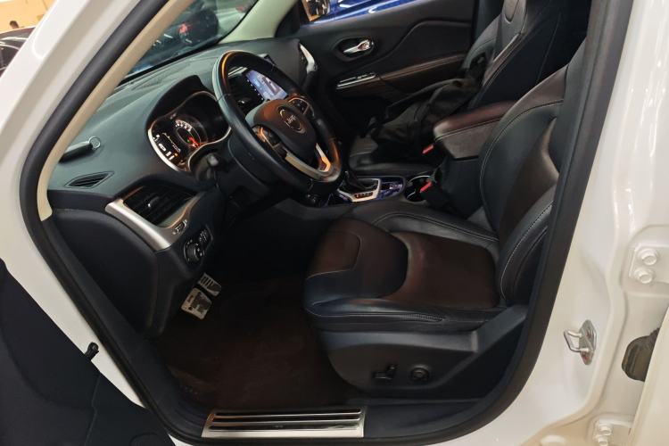 Used Jeep Cherokee 2016 2.4L Leading Edition Left Front Seat