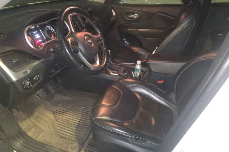 Used Jeep Cherokee 2016 2.4L Professional Edition Left Front Seat