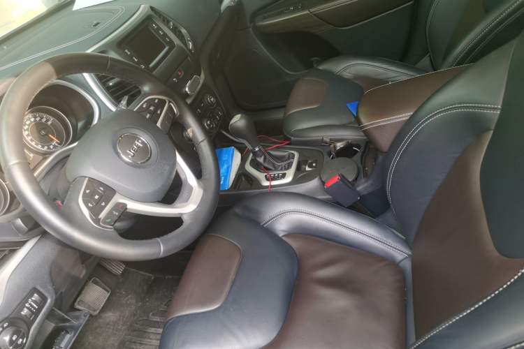 Used Jeep Cherokee 2016 2.4L Leading Edition Left Front Seat