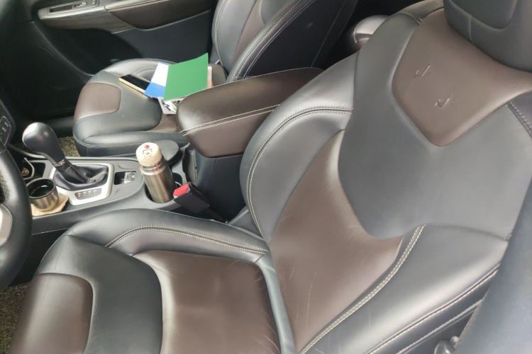 Used Jeep Cherokee 2016 2.4L Professional Smart Version Left Front Seat