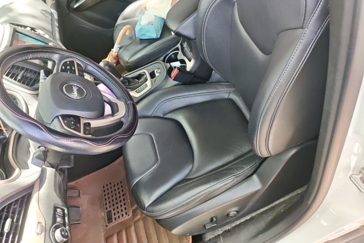 Used Jeep Cherokee 2016 2.0L Superior Edition Left Front Seat