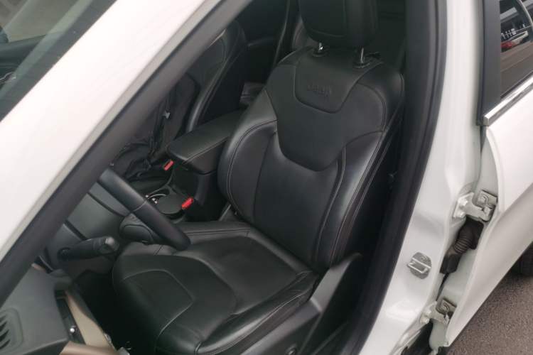 Used Jeep Cherokee 2016 2.4L Superior Edition Left Front Seat