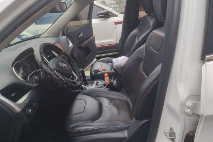 Used Jeep Cherokee 2016 2.4L Leading Edition Left Front Seat