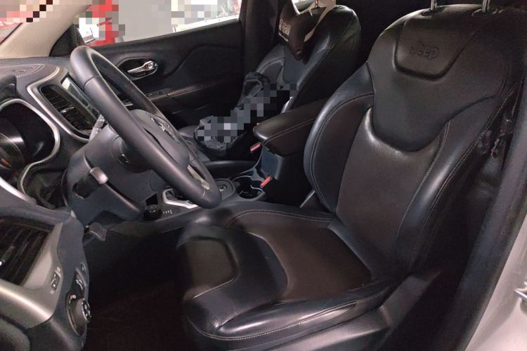 Used Jeep Cherokee 2016 2.4L All-in-One Edition Left Front Seat